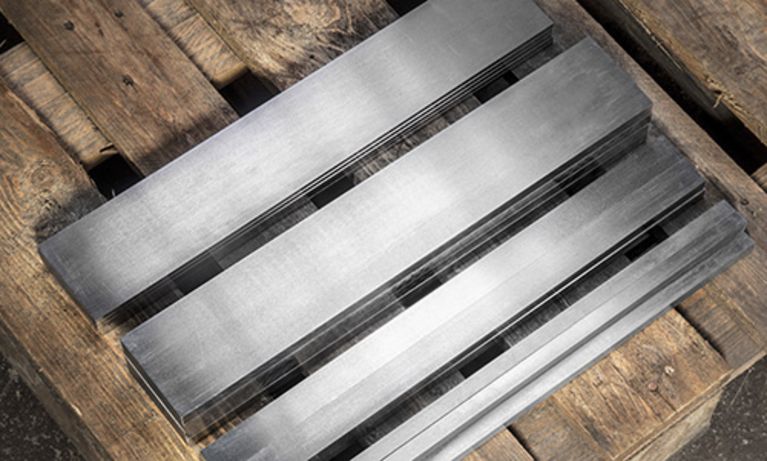 Edelstahl auf Palette